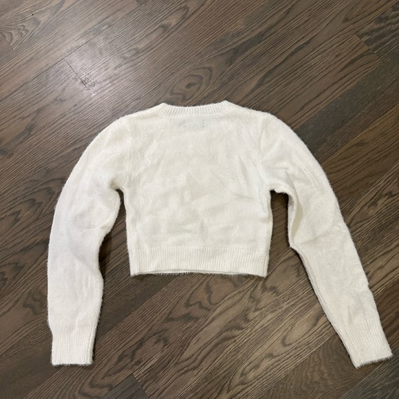 White fuzzy cropped urban outfitters sweater sz M - Picture 3 of 3